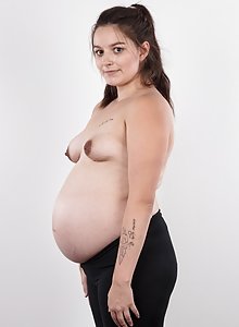 Pregnant Czech amateur Tereza in her porn proofs
