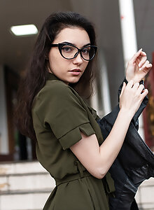 Hot amateur in cat eye glasses Darya Nosenko is petite with wonderful breasts