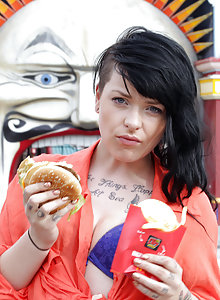 Quinn loves greasy hamburgers, salty fries and light retro panties. Wandering the streets aimlessly with a handful of burger, she's looking for a place to get down and masturbate!